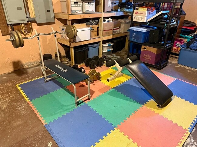 Building Photo - 12 Holiday Dr