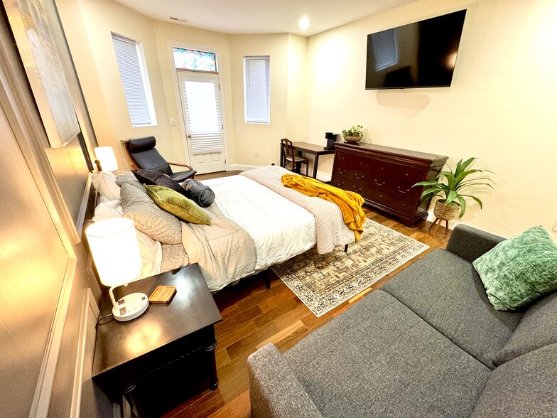 Building Photo - 1906 Madison Ave