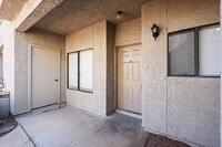 Building Photo - Centrally located and affordable in Woodlake Condominiums