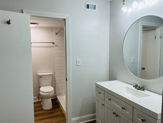 Building Photo - Wow! Newly renovated 2 bedroom 2 bathroom unit in Lithonia. Must see!