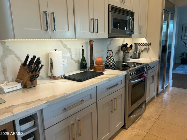 Building Photo - 7760 E Gainey Ranch Rd