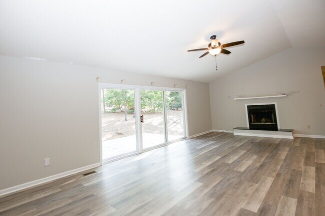 Building Photo - 50 Surry Cir N