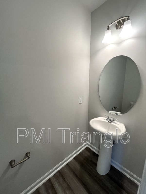 Building Photo - 1615 Singing Bird Trl