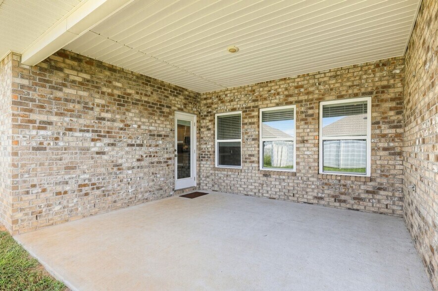 Building Photo - 24848 Smarty Jones Cir