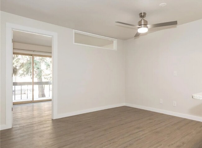 Building Photo - FALL PRE-LEASING! 3 Bed 1.5 Bath Condo on ...