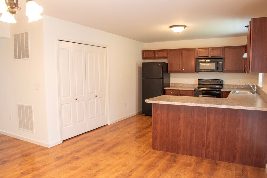 Building Photo - 635 Winding Ln