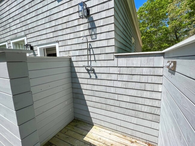 Building Photo - 118 Water Mill Towd Rd