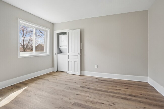 Building Photo - 906 State St