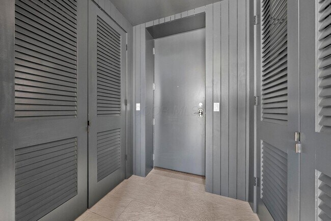 Building Photo - 1145 N High St