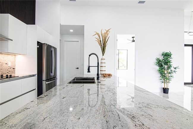 Building Photo - 829 NW 29th Ave