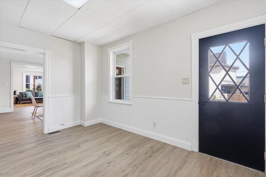 Building Photo - 315 2nd St