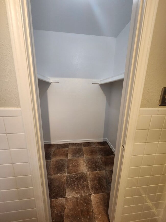 Building Photo - 1810 W 3rd Ct