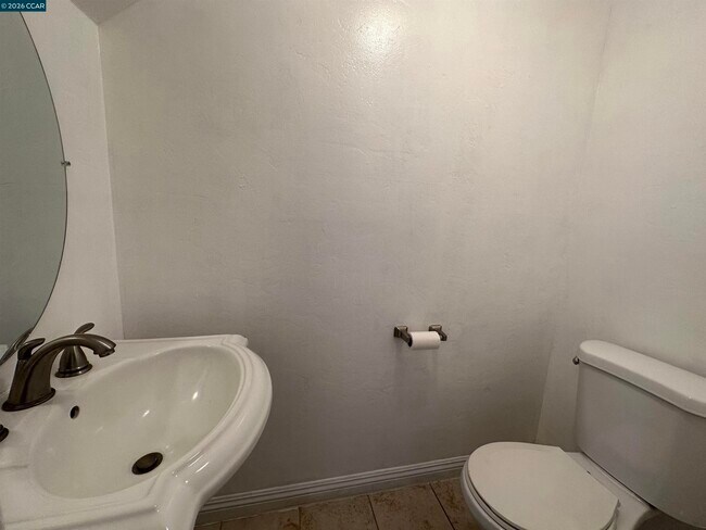 Building Photo - 89 Villa Cir