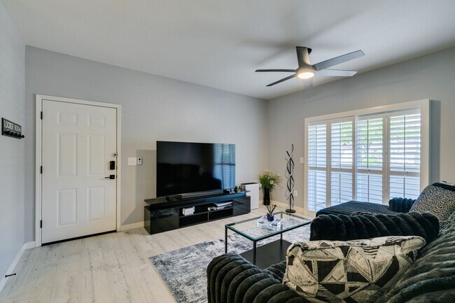 Building Photo - Stylish Fully Furnished 1BR Condo with Private Patio & Custom Closet