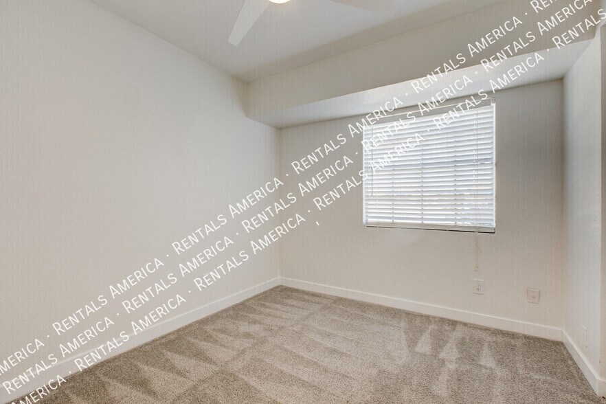 Building Photo - 819 W Ross Ave