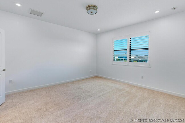 Building Photo - 14131 SW Thorens Dr