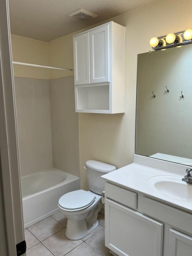 Building Photo - 8604 Bluff Springs Dr NE