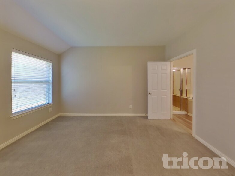 Building Photo - 2413 Castle Creek Dr