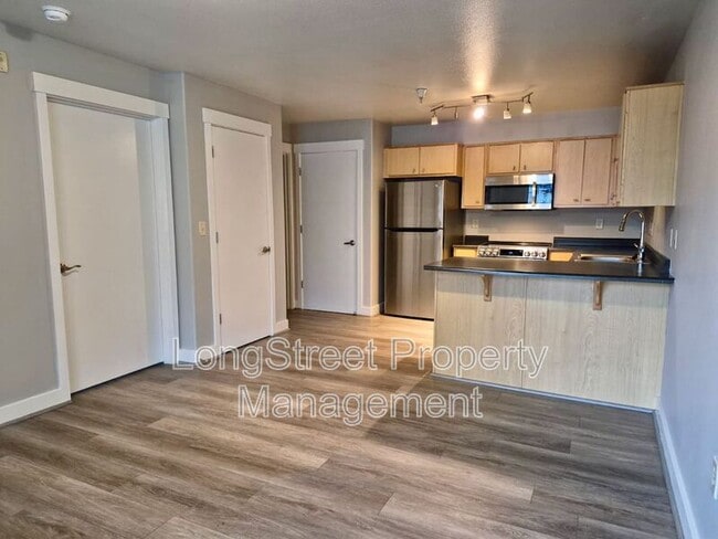 Building Photo - 9837 NE Irving St