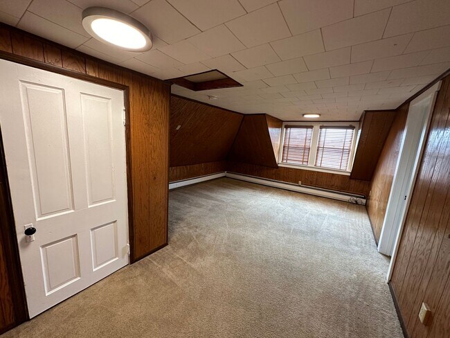 Building Photo - Neil Ave 839-843 CR