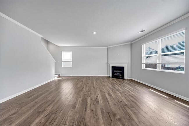 Building Photo - 167 Fernbrook Trl