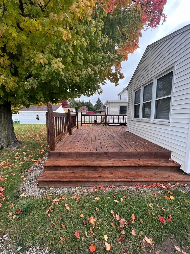 Building Photo - 5 Bedroom home on the NE side of Grand Rapids