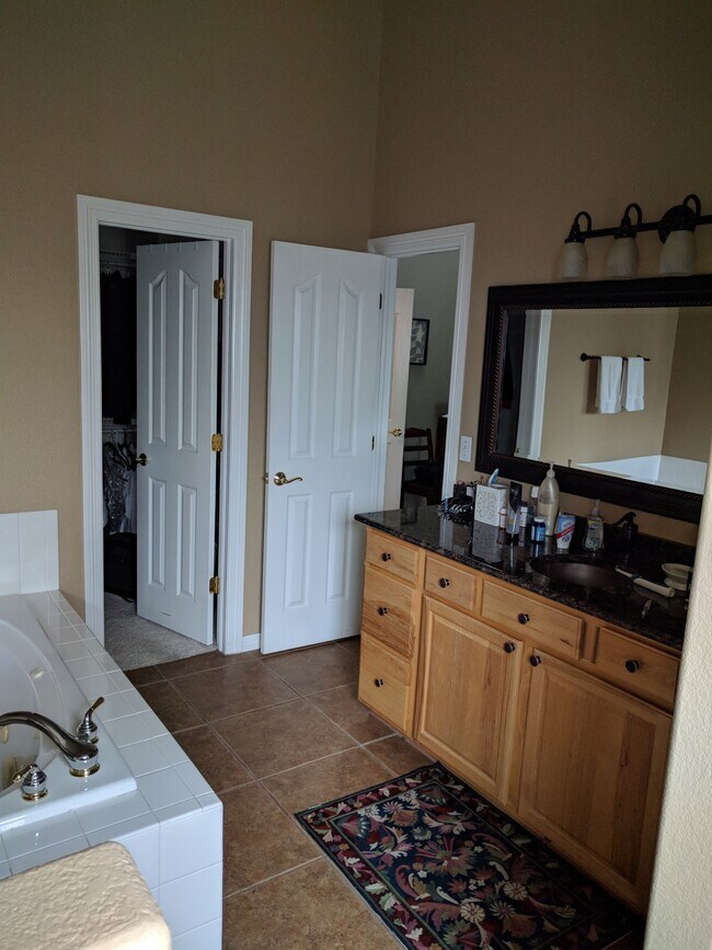 Building Photo - 2445 Amberwood Ln