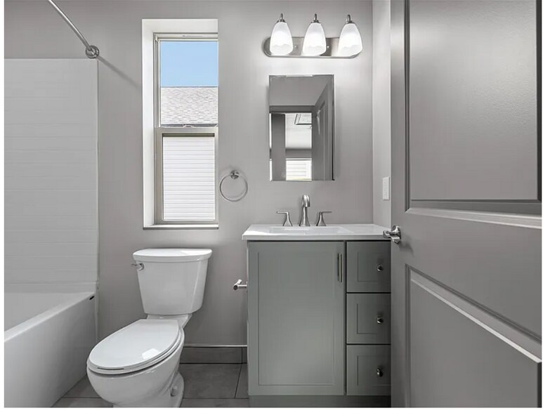 Building Photo - 22 Mayflower St