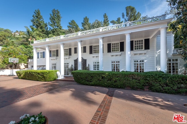 Building Photo - 1148 Coldwater Canyon Dr