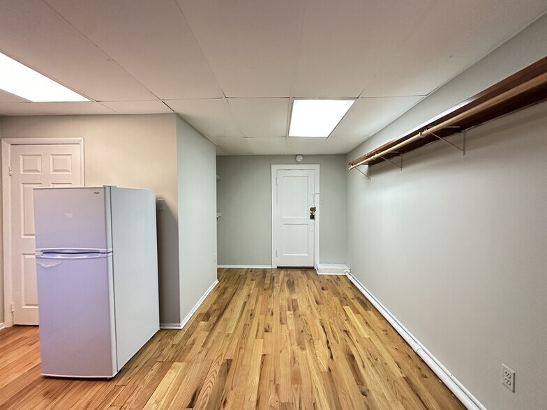 Building Photo - 4632 N Paulina St