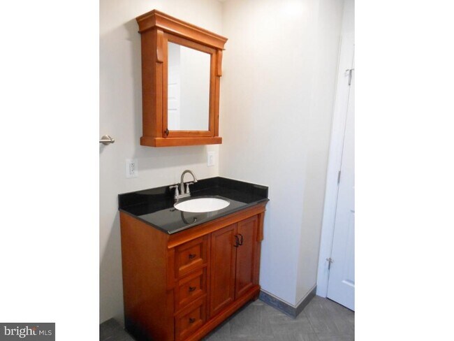 Building Photo - 2349 Woodland Rd