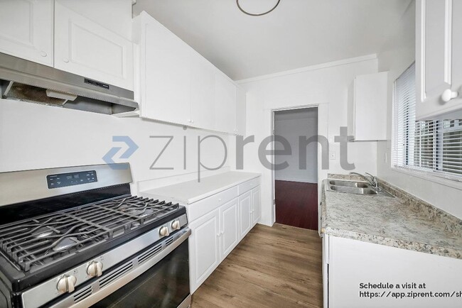 Building Photo - 1425 3rd Ave