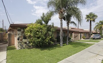 Building Photo - Agate Manor