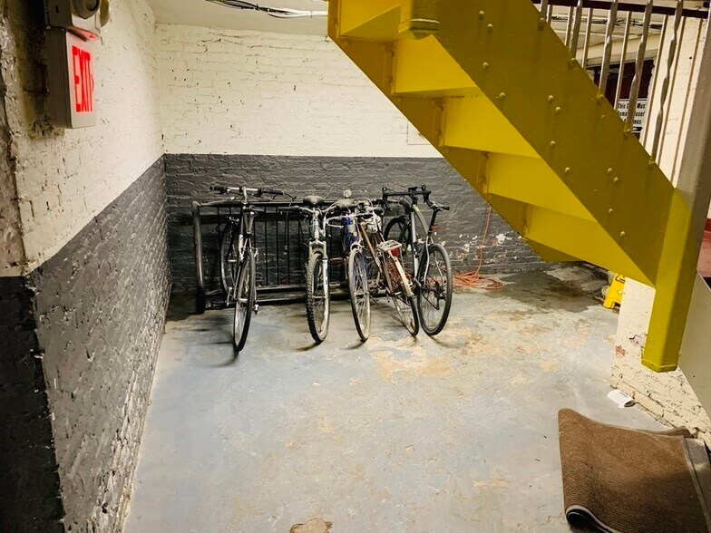 Building Photo - 333 Harvard St