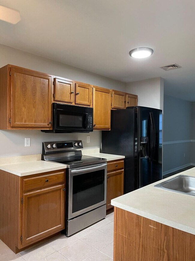 Kitchen - 145 Laurel Ct