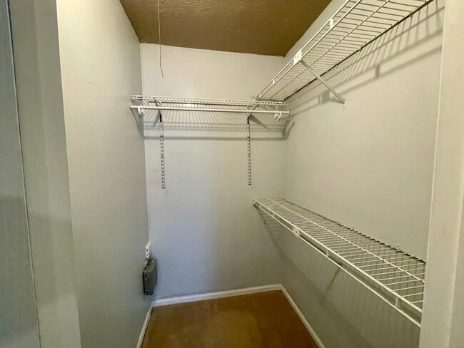 Building Photo - 9397 London Tower Ct