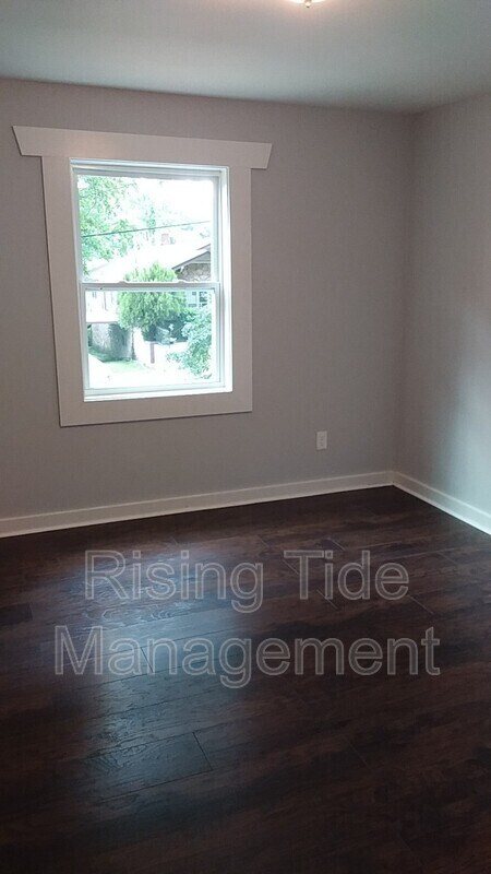 Building Photo - 1909 16th Ave N