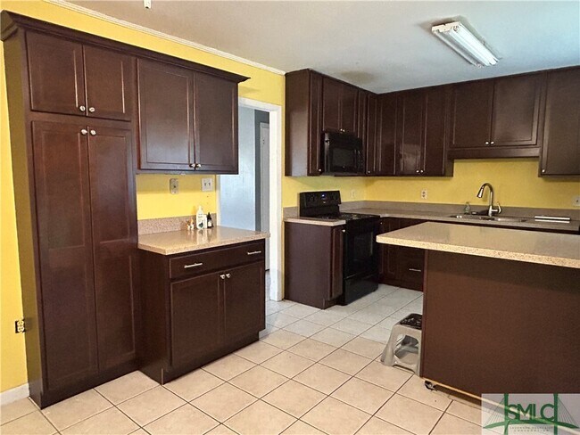 Building Photo - 120 Middleton Dr