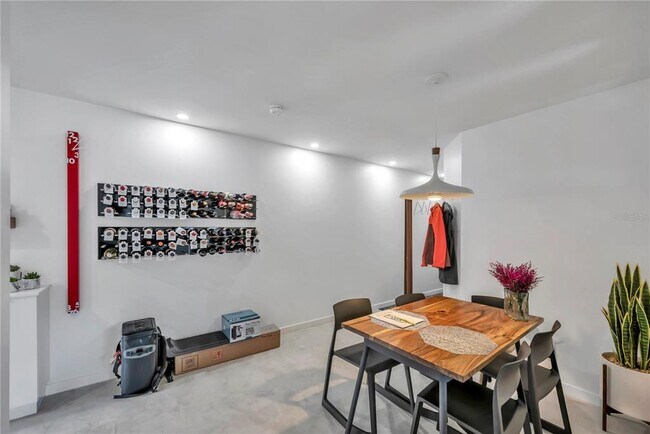 Building Photo - 224 6th Ave N