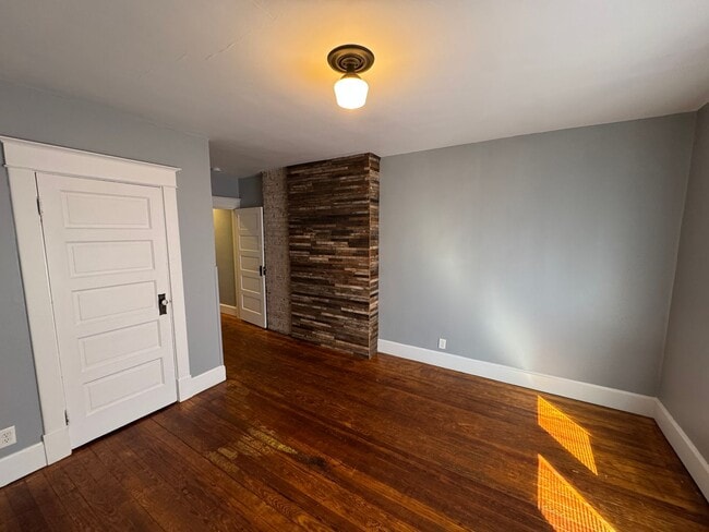 Building Photo - 1020-1022 S Randolph