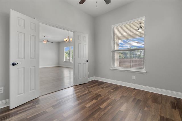 Building Photo - 1440 Lakeview Dr