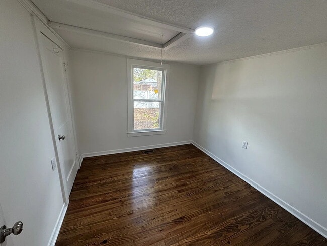 Building Photo - 2 Bed, 1 bath in Central
