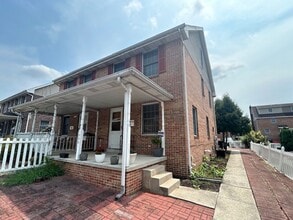 Building Photo - 3 Bedroom 1.5 Bathroom Available in Lancaster