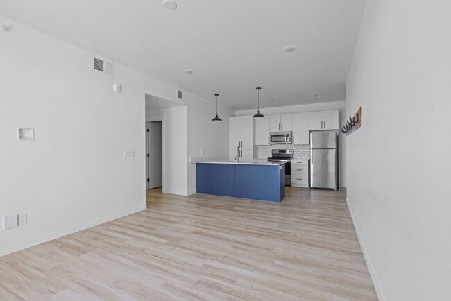 Building Photo - 311 E Lorene St