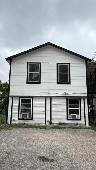 Building Photo - 702 Rosedale St