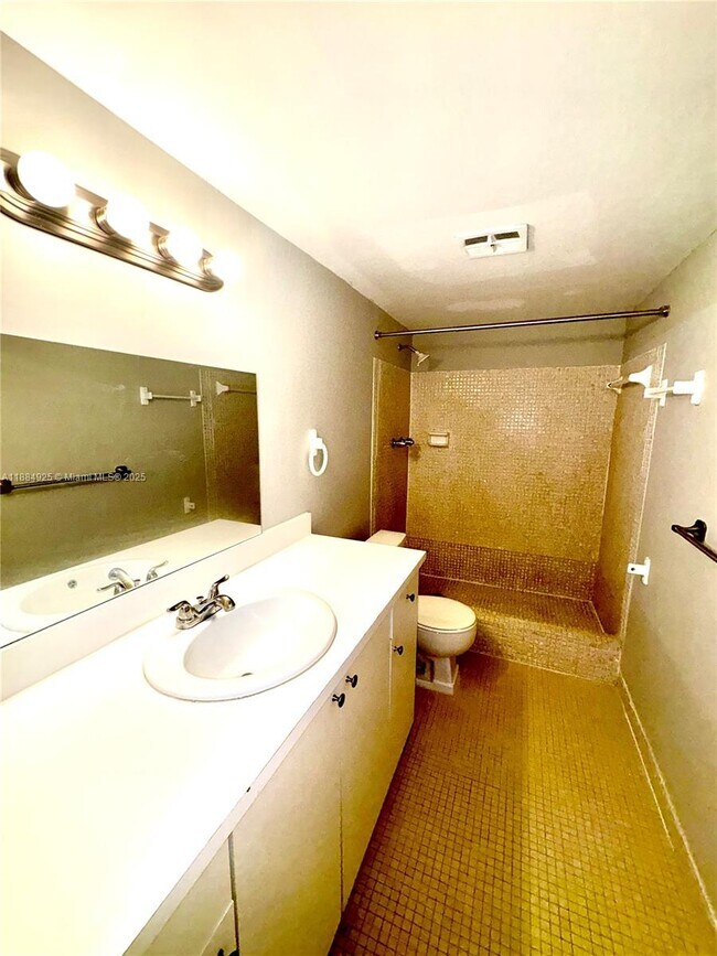 Building Photo - 1200 Tallwood Ave