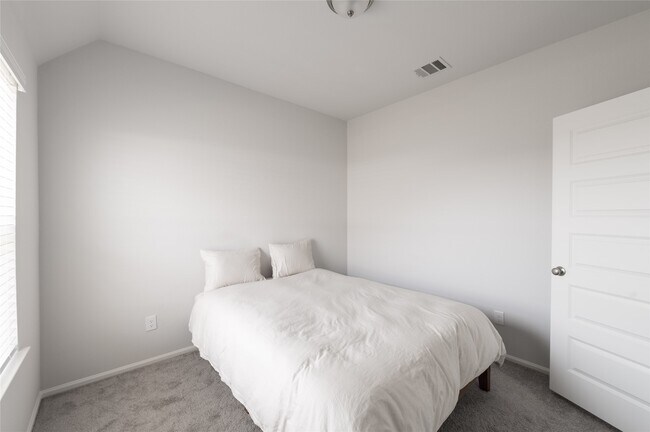 Building Photo - 10402 Cecilia Star Ln