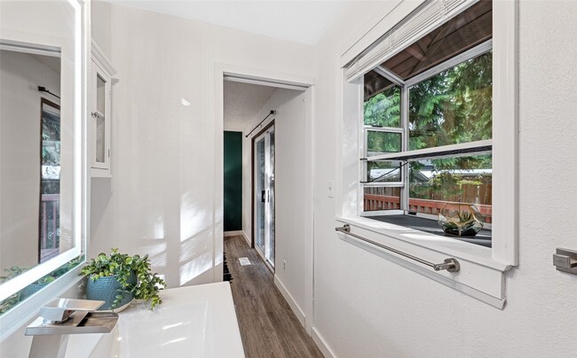 Building Photo - Stunning 4-Bedroom, 2.5-Bath Remodeled Home in Rushmore, Gig Harbor