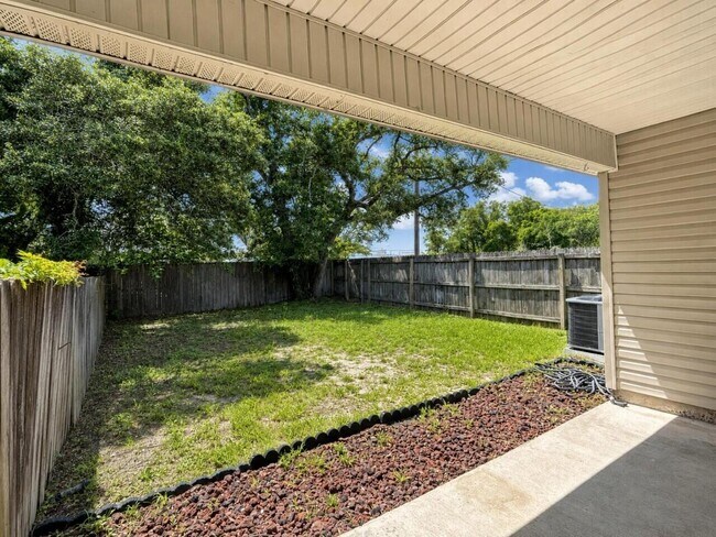 Building Photo - 697 Ferguson Dr
