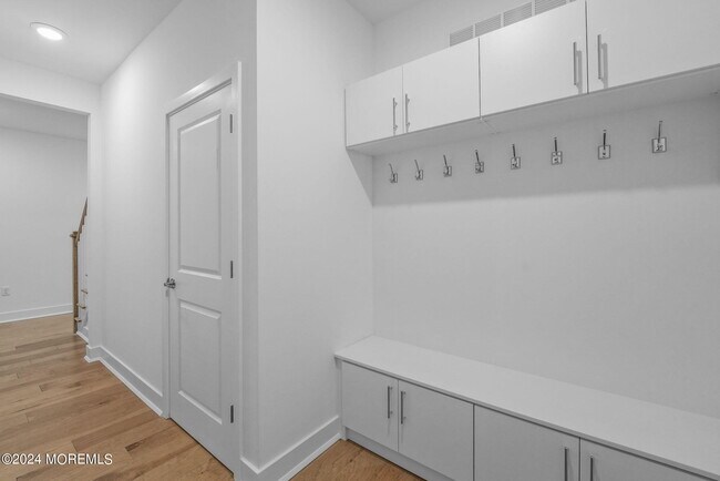Building Photo - 505 Pilot St